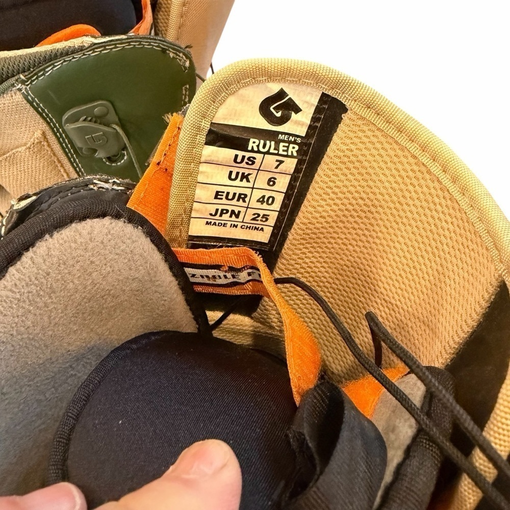 Burton Ruler Snowboard Boots in Green and Cream - Picture 5 of 10